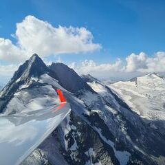 Flugwegposition um 14:07:43: Aufgenommen in der Nähe von Gemeinde Heiligenblut, 9844, Österreich in 3399 Meter